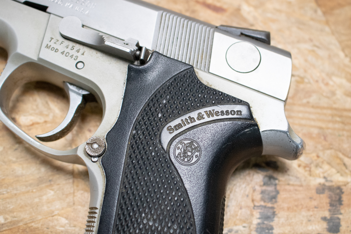SMITH AND WESSON 4043 40 S&W Police Trade-In Pistols (Fair Condition)